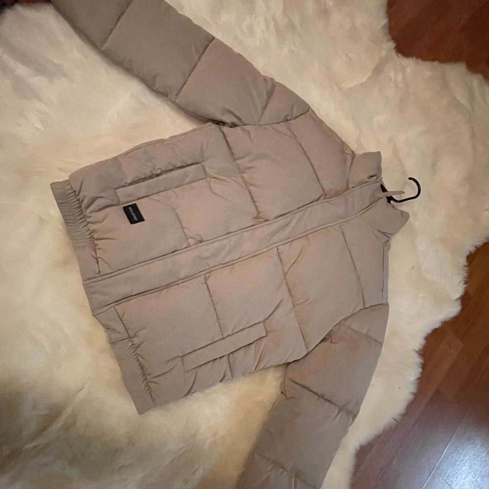 Hollister Unisex puffer jacket size small